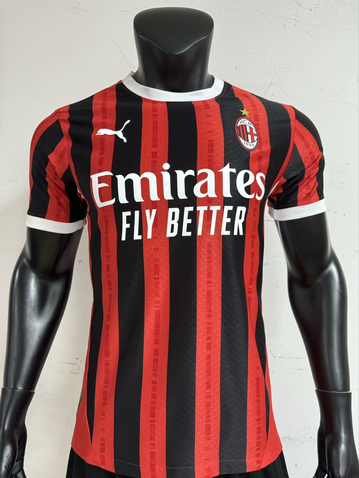 24/25 AC Milan Local - Jugador